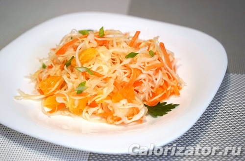 Салат из капусты с апельсинами и морковью