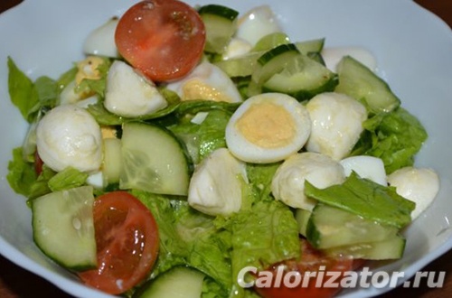 Помидорный салат с моцареллой и болгарским перцем, рецепт с фото — irhidey.ru