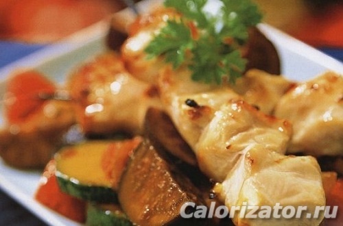 Куриные шашлыки в овощном соте