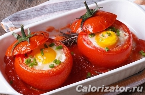 Яичница с курицей в помидорах