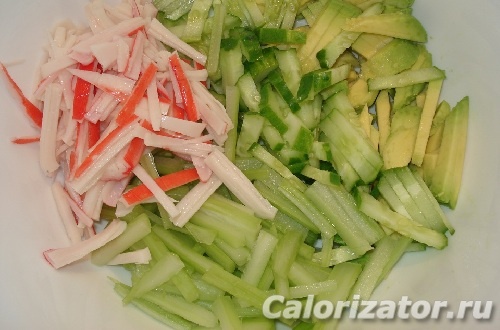 Салат с авокадо и крабовыми палочками - рецепт с фото пошагово