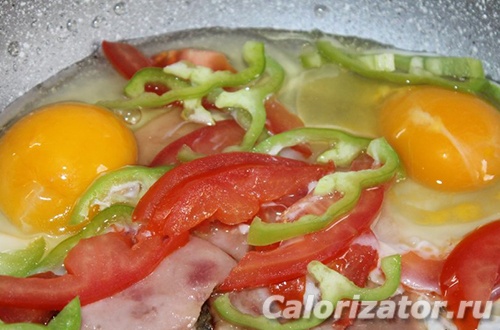 Яичница с беконом и помидорами - калорийность, пищевая ценность ⋙ natali-fashion.ru