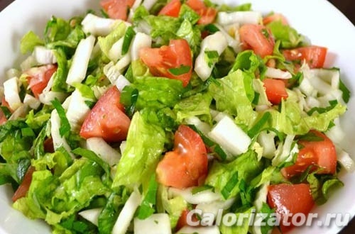 Салат с капустой, огурцами и кукурузой
