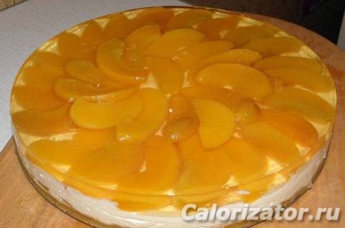Творожный пирог с консервированными персиками
