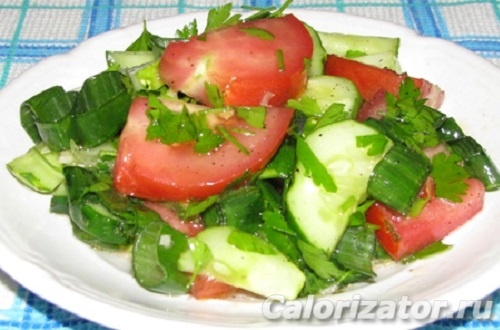 Салат из свежих помидоров и огурцов