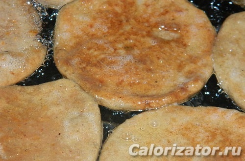 Оладьи из куриной печени и муки Оладьи из куриной печени и муки