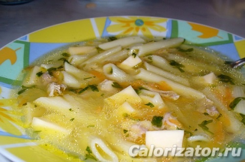 Суп куриный с макаронами и сыром