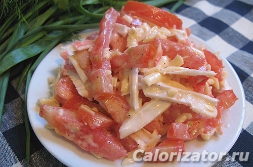 Салат из крабовых палочек с помидорами и чесноком