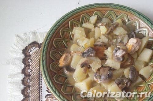 Тушёная картошка с мясом и грибами