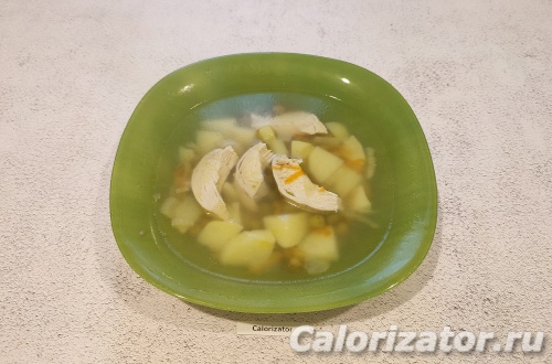 Куриный суп с картофелем и горошком