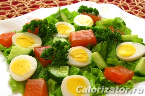 Салат с горбушей и яйцами