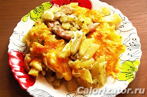 Как приготовить Курица с картошкой, сыром, огурцами и яйцом в духовке просто рецепт пошаговый