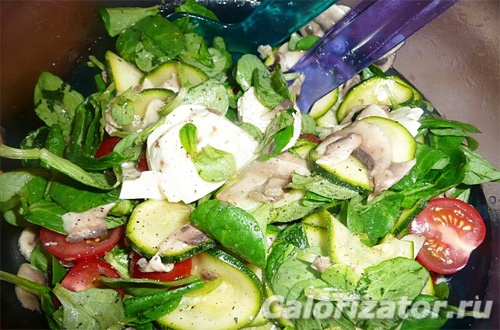 Салат с моцареллой и цуккини - как приготовить, рецепт с фото по шагам, калорийность.