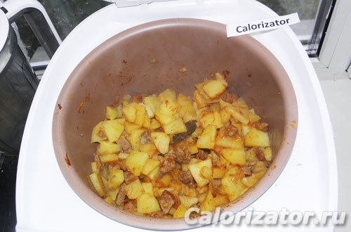 Картофель тушёный в мультиварке с овощами и говядиной