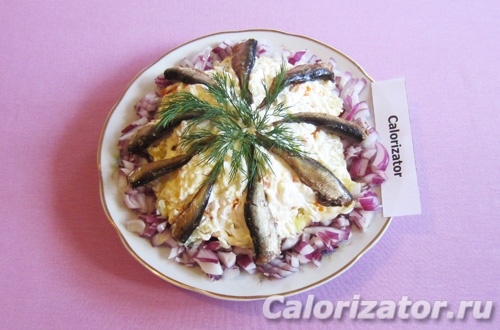 Салат слоеный со шпротами - как приготовить, рецепт с фото по шагам, калорийность.