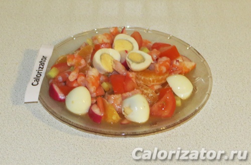 Салат овощной с креветками и мандаринами