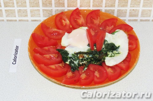 Яйца с помидорами и шпинатом