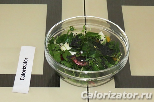 Салат с шпинатом и микрозеленью