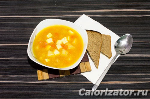Тыквенный суп с нутом и адыгейским сыром