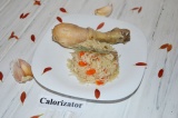 Рис с куриным окороком на сковороде