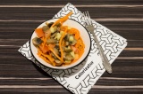 Салат грибной с морковкой и помидорами