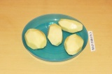 Шаг 1. Картофель очистить от кожуры.