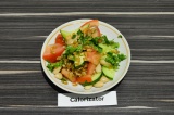 Готовое блюдо: салат из полбы с овощами и фасолью