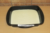 Шаг 4. Вылить тесто в форму.