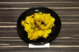 Готовое блюдо: овощное рагу с сушеными белыми грибами