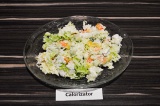 Готовое блюдо: салат с рисом и овощами