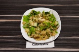 Готовое блюдо: салат с чечевицей и тофу