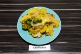 Готовое блюдо: картофель с брокколи и цветной капустой