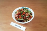 Овощной салат с консервированной фасолью