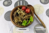 Готовое блюдо: гречневая каша с капустой и грибами