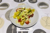 Картофельный салат с авокадо и черри