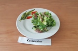 Готовое блюдо: зеленый салат с кальмаром ПП