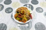 Готовое блюдо: курица на овощной подушке