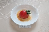 Готовое блюдо: яичница из перепелиных яиц в помидорах