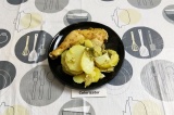Готовое блюдо: курица с картошкой в сливках
