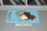 Шаг 1. Какао тертое и какао масло мелко нарезать и растопить на водяной бане.