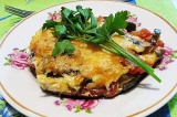 Готовое блюдо: баклажаны с сыром и грибами