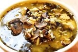 Готовое блюдо: грибной суп с перловкой