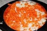 Шаг 5. Обжарить лук на сковороде, затем добавить туда морковь.