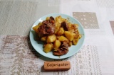 Готовое блюдо: куриная печень с картофелем