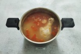 Шаг 6. Готовый суп разлить по тарелкам и при желании посыпать рубленой зеленью.