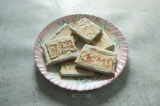 Готовое блюдо: хрустящие пирожки из лаваша с сыром и кинзой