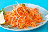 Готовое блюдо: салат с морковью и фенхелем