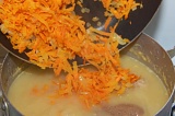 Шаг 9. Обжаренные морковь и лук добавить в суп.