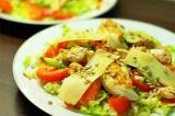Готовое блюдо: теплый салат с курицей