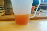 Шаг 4. Выдавить сок из грейпфрута.